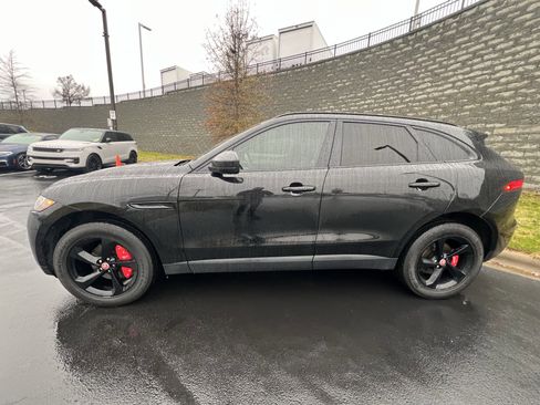 Used 2019 Jaguar F-PACE Premium image 4