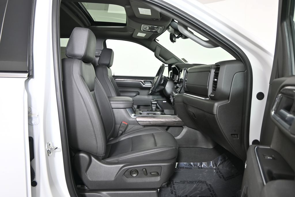 Used 2025 Chevrolet Silverado 1500 LTZ w/ LTZ Premium Package AWD/4WD image 14