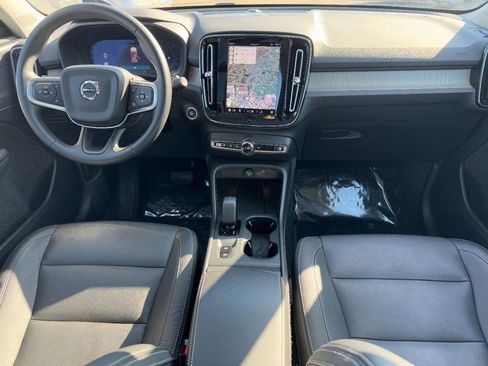Certified 2025 Volvo XC40 B5 Core image 12