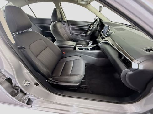 Used 2024 Nissan Altima 2.5 SV image 29