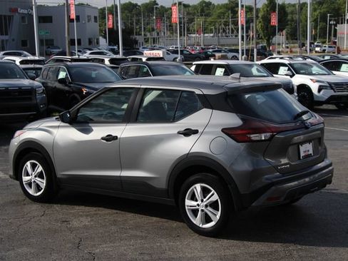 Used 2025 Nissan Kicks Play S FWD image 3