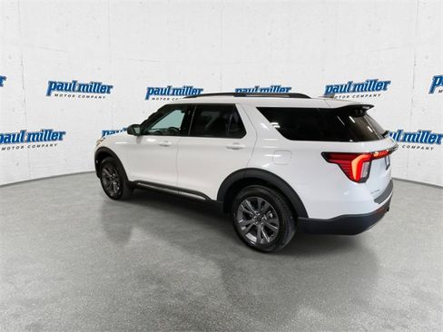 Used 2025 Ford Explorer Active w/ Active Comfort Package image 8