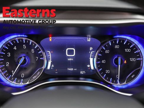 Used 2023 Chrysler Pacifica Touring-L FWD image 18