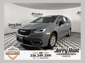 Used 2025 Chrysler Pacifica Select FWD video 1
