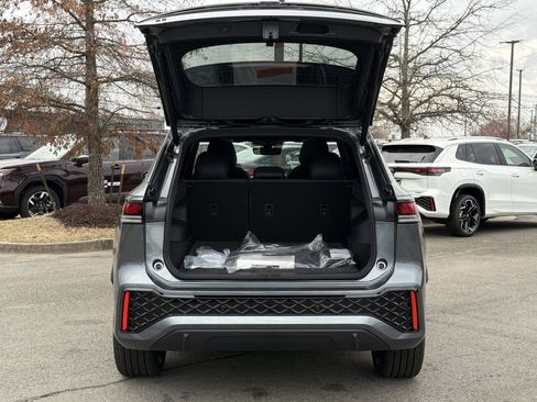 New 2026 Volkswagen Tiguan SE R-Line FWD image 15