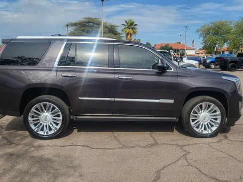 Used 2018 Cadillac Escalade Platinum AWD/4WD image 10