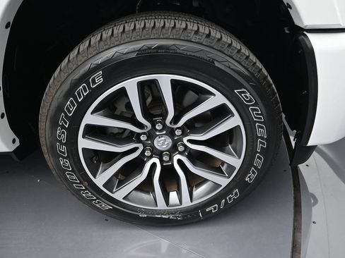 Used 2025 RAM 1500 Limited AWD/4WD image 9