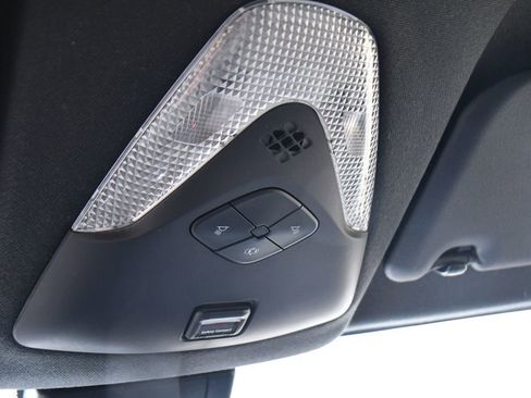 Used 2019 Toyota C-HR XLE FWD image 29