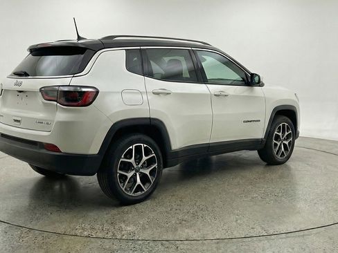 Used 2025 Jeep Compass Limited image 9