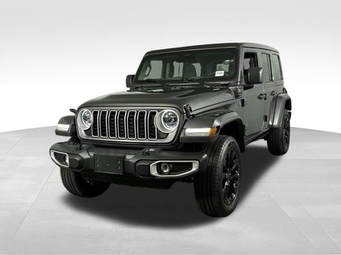 Used 2025 Jeep Wrangler Unlimited Sahara w/ Safety Group AWD/4WD image 10