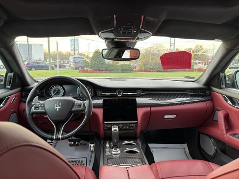 Used 2022 Maserati Quattroporte Modena Q4 image 27