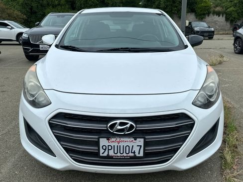 Used 2017 Hyundai Elantra GT FWD image 6