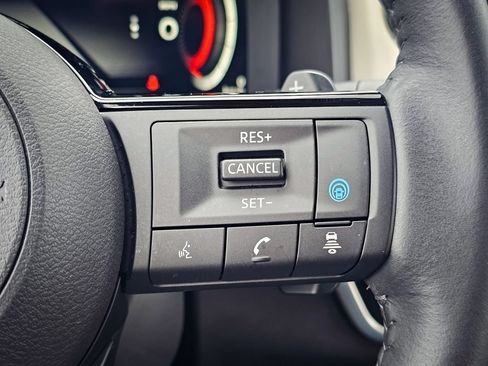 Used 2024 Nissan Rogue SL AWD/4WD image 19