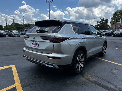 Used 2025 Mitsubishi Outlander SE FWD image 7