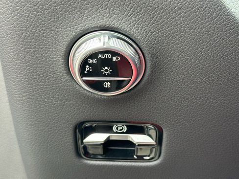 Used 2024 Mercedes-Benz GLC 43 AMG 4MATIC image 40