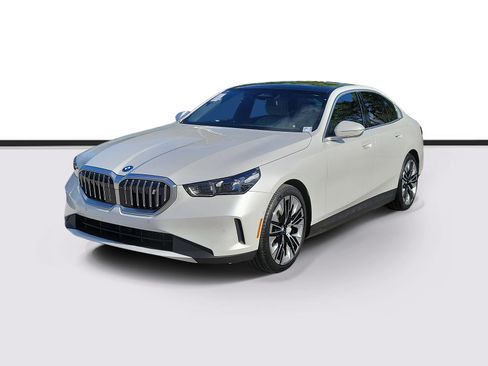 Certified 2026 BMW i5 M60 w/ Premium Package RWD image 2