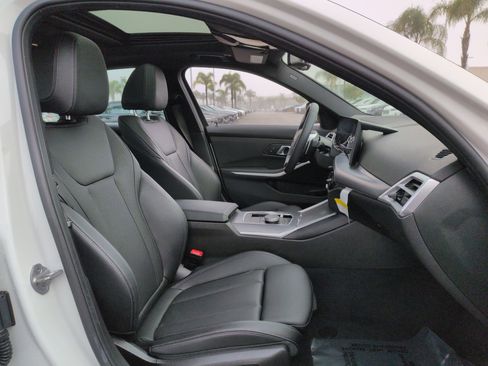 Used 2025 BMW 330i 330i w/ M Sport Package image 33