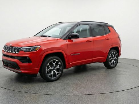 Used 2025 Jeep Compass Limited AWD/4WD image 3