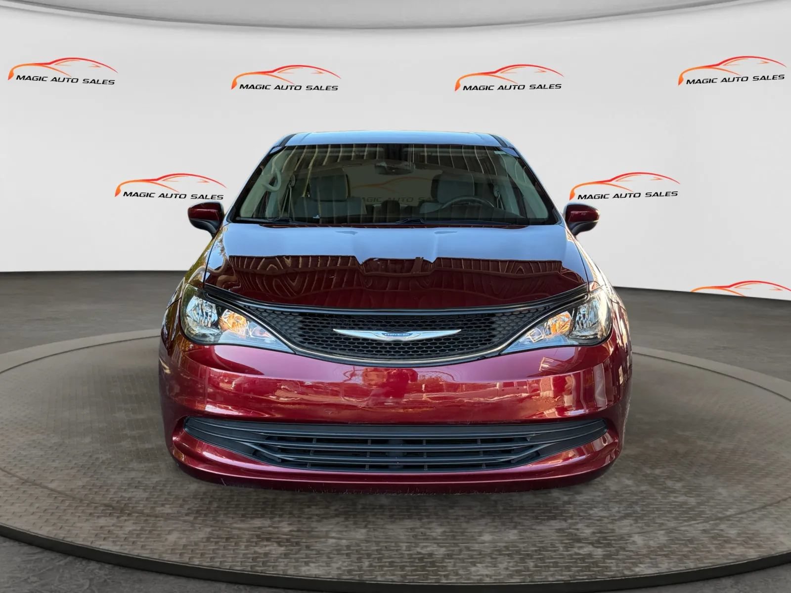 Used 2017 Chrysler Pacifica LX FWD image 3