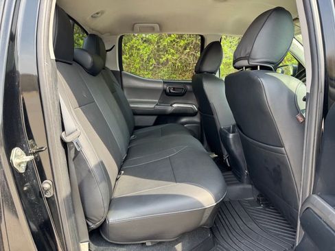 Used 2016 Toyota Tacoma SR5 w/ SR5 Appearance Package (SN) image 13