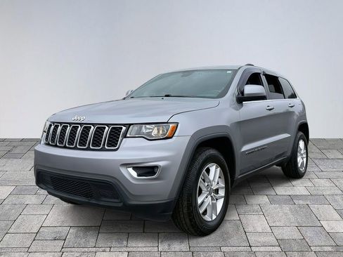 Used 2017 Jeep Grand Cherokee Laredo w/ Quick Order Package 2BE image 3