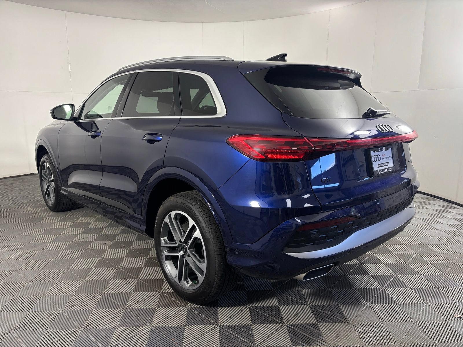 Used 2025 Audi Q5 Premium Plus w/ Premium Plus AWD/4WD image 6