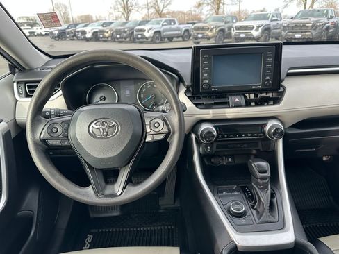 Used 2020 Toyota RAV4 XLE image 15