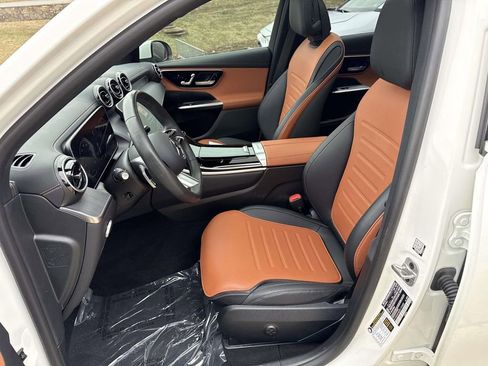 Used 2024 Mercedes-Benz GLC 300 4MATIC image 3