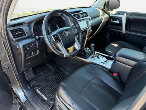 Used 2018 Toyota 4Runner SR5 AWD/4WD image 14