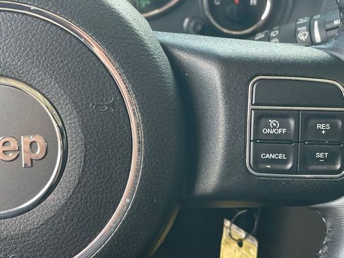 Used 2018 Jeep Wrangler Unlimited Rubicon w/ Cold Weather Group AWD/4WD image 16