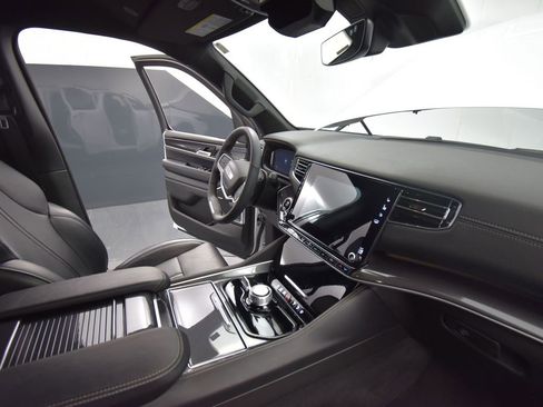 Used 2024 Jeep Wagoneer 4WD w/ Convenience Group I image 18