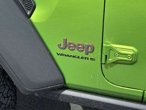 New 2025 Jeep Wrangler Unlimited Rubicon w/ Convenience Group image 11