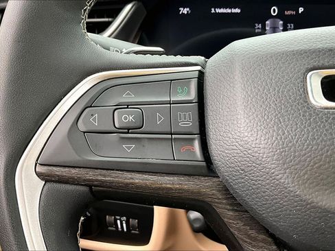 Used 2024 Jeep Grand Cherokee Limited w/ Luxury Tech Group II RWD image 33