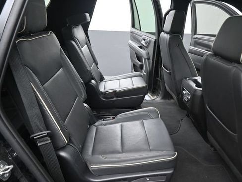 Used 2022 GMC Yukon SLT w/ SLT Premium Package AWD/4WD image 16