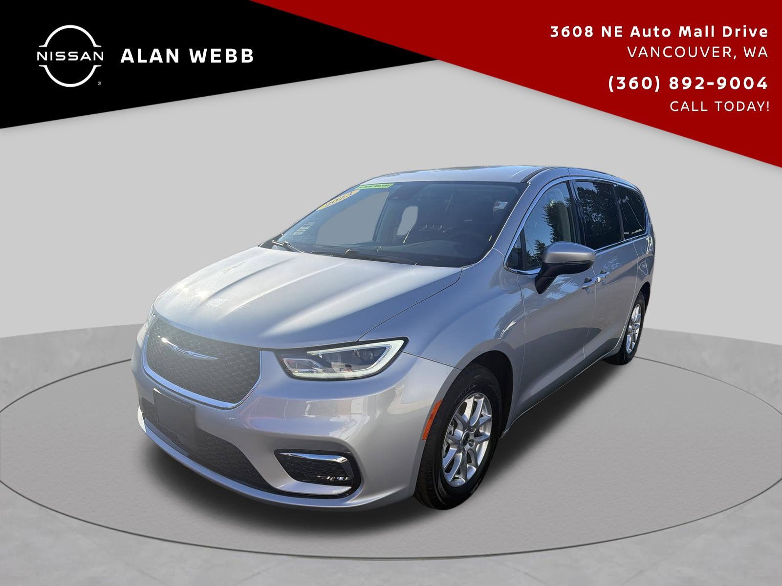 Used 2023 Chrysler Pacifica Touring-L FWD image 8