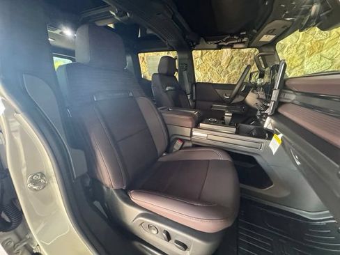New 2026 GMC Hummer EV SUV w/ LPO, Dark Essentials Package AWD/4WD image 24
