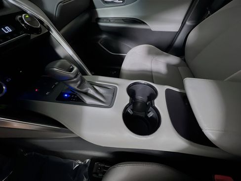 Used 2023 Toyota Venza LE image 25