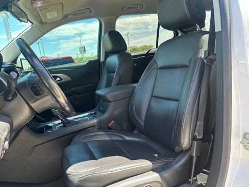 Used 2019 Chevrolet Traverse LT FWD image 9