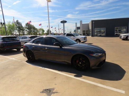 Used 2020 Alfa Romeo Giulia Sport w/ Quick Order Package 22K Sport image 6