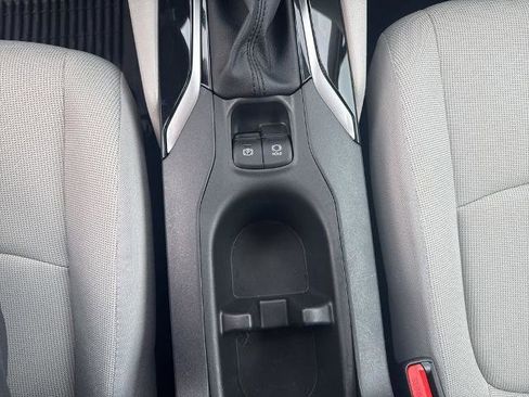 Used 2025 Toyota Corolla Cross L FWD image 21