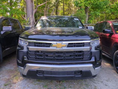 Used 2024 Chevrolet Silverado 1500 LT AWD/4WD image 3