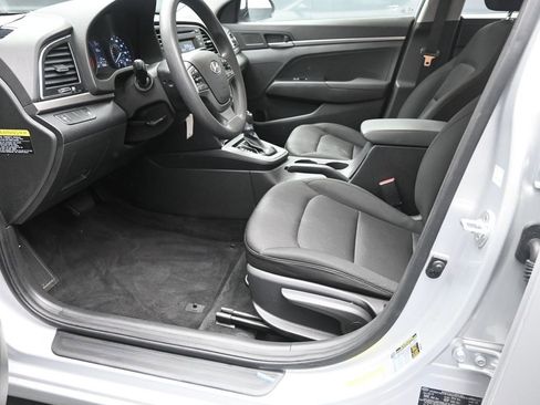 Used 2018 Hyundai Elantra SE w/ Cargo Package image 16