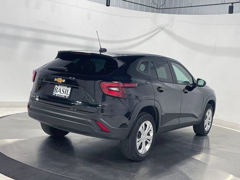 Used 2024 Chevrolet Trax LS w/ Driver Confidence Package FWD image 11