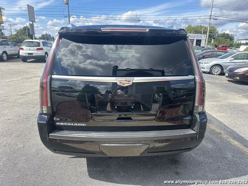Used 2017 Cadillac Escalade Premium Luxury image 6