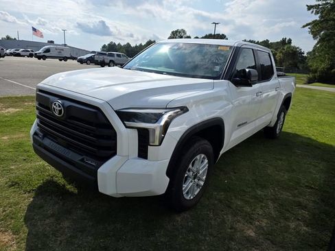 Used 2024 Toyota Tundra SR5 w/ SR5 Premium Package AWD/4WD image 14