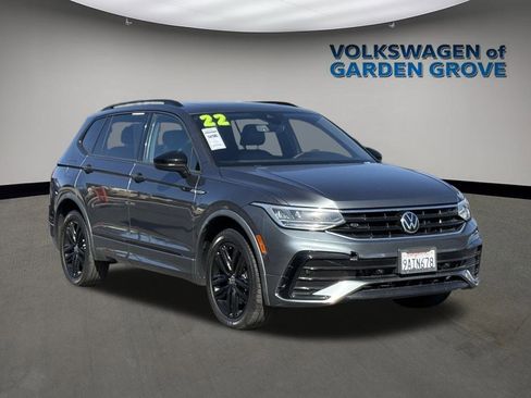Used 2022 Volkswagen Tiguan SE R-Line image 2