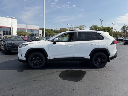 Used 2020 Toyota RAV4 XLE AWD/4WD image 4