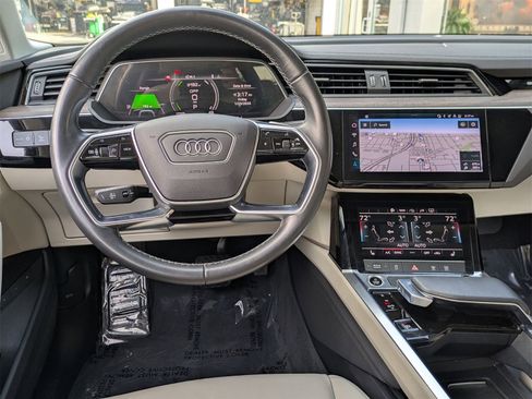 Used 2024 Audi Q8 e-tron Premium image 8