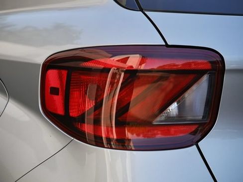 Used 2025 Hyundai Venue SEL FWD image 9