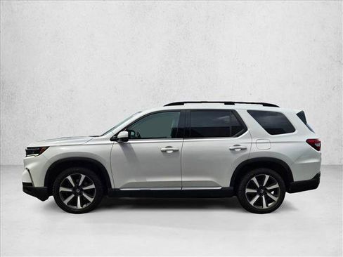 Used 2023 Honda Pilot Touring image 3